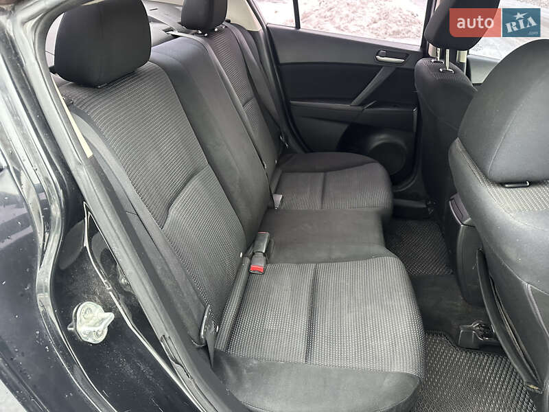 Седан Mazda 3 2012 в Киеве