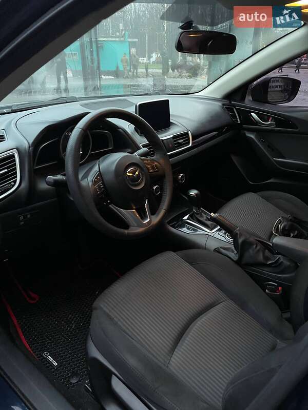 Седан Mazda 3 2015 в Запорожье