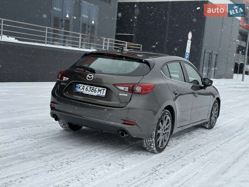 Хэтчбек Mazda 3 2017 в Киеве
