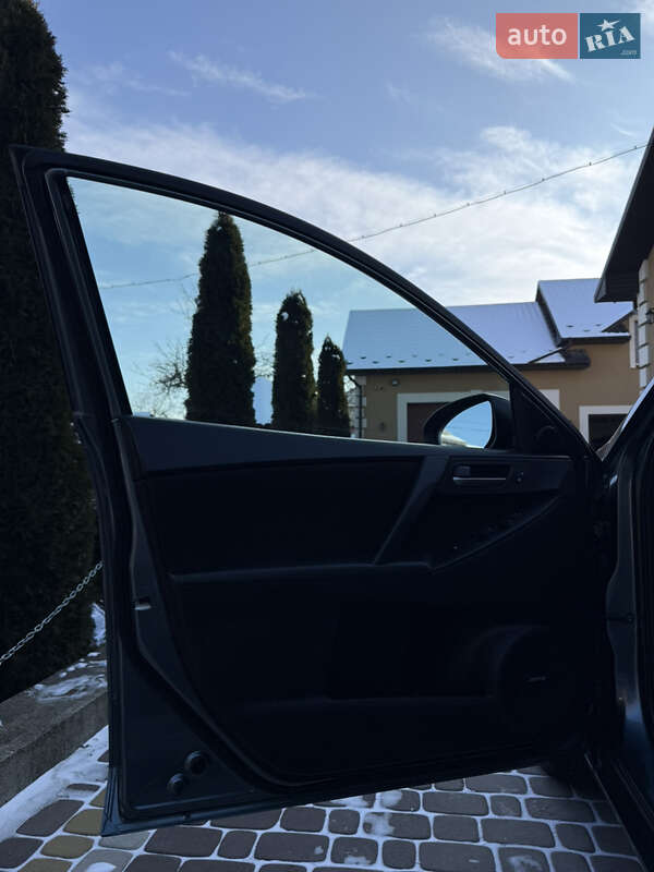 Седан Mazda 3 2011 в Косове