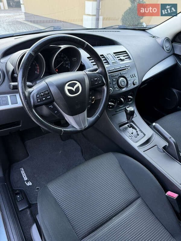 Седан Mazda 3 2011 в Косове
