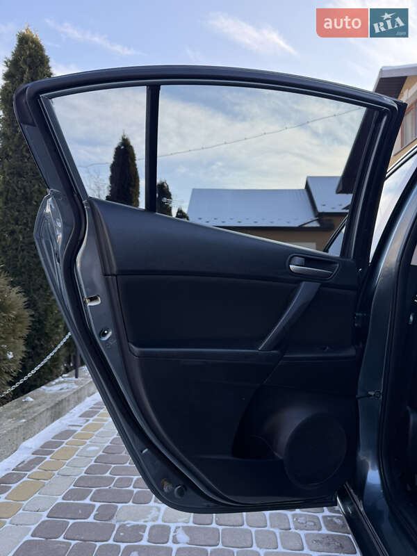 Седан Mazda 3 2011 в Косове