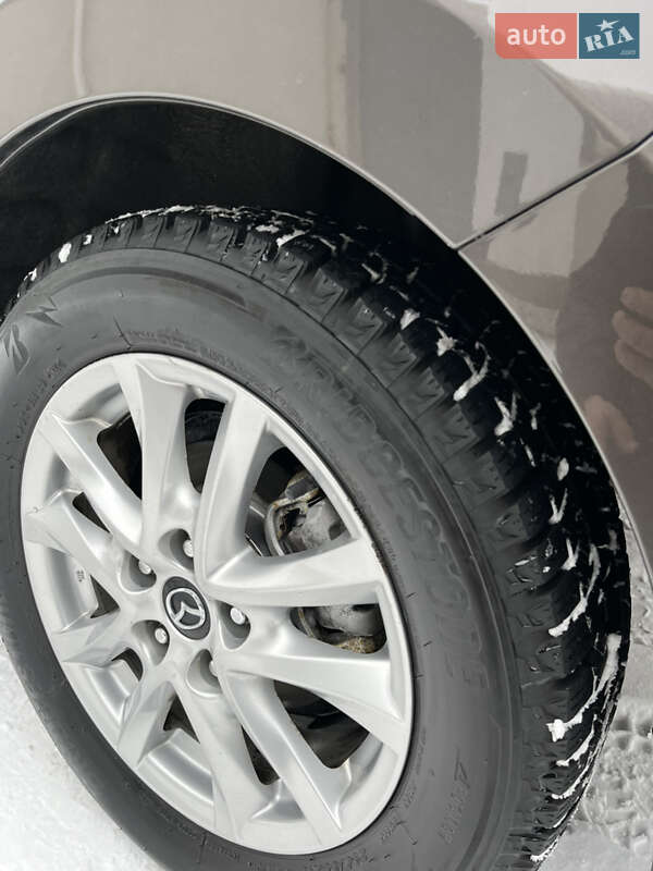 Седан Mazda 3 2016 в Ровно