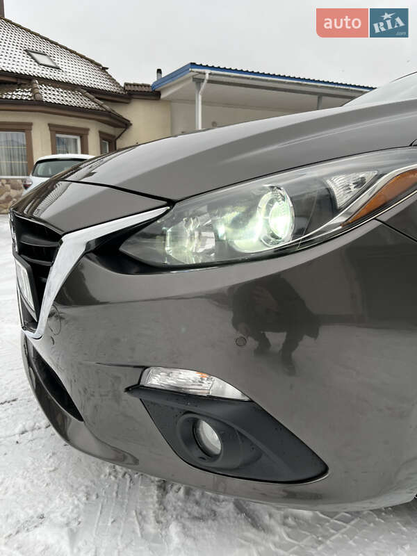 Седан Mazda 3 2016 в Ровно