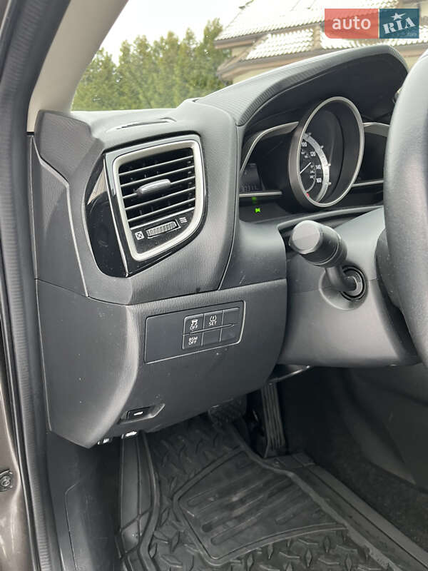 Седан Mazda 3 2016 в Ровно