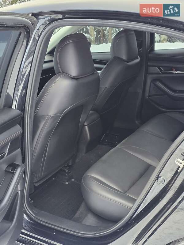 Седан Mazda 3 2019 в Коломые