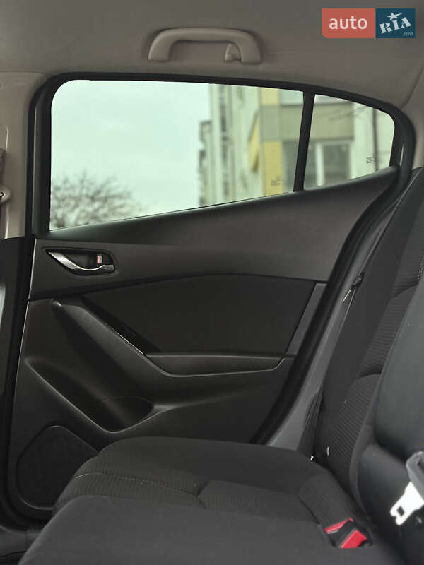 Седан Mazda 3 2018 в Івано-Франківську