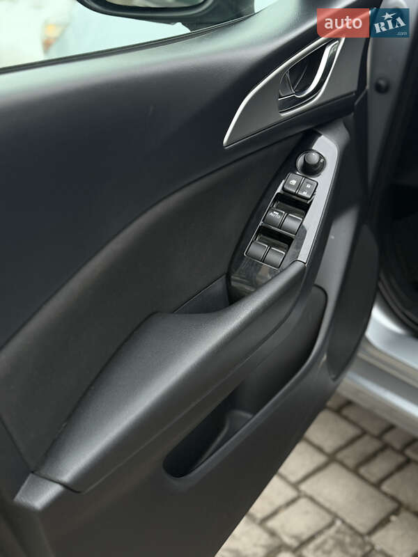 Седан Mazda 3 2018 в Івано-Франківську