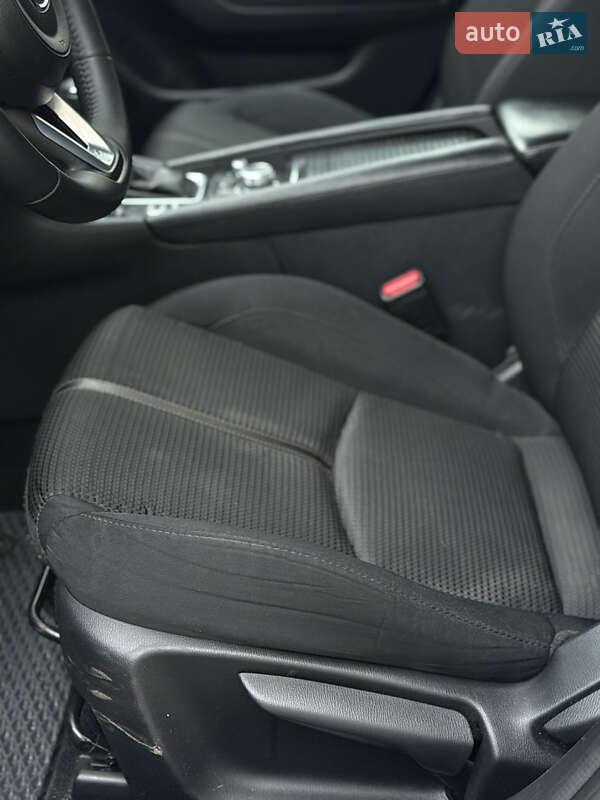 Седан Mazda 3 2018 в Івано-Франківську