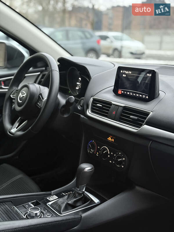 Седан Mazda 3 2018 в Івано-Франківську