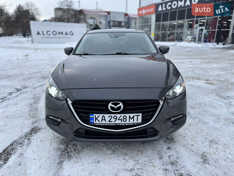 Седан Mazda 3 2018 в Днепре