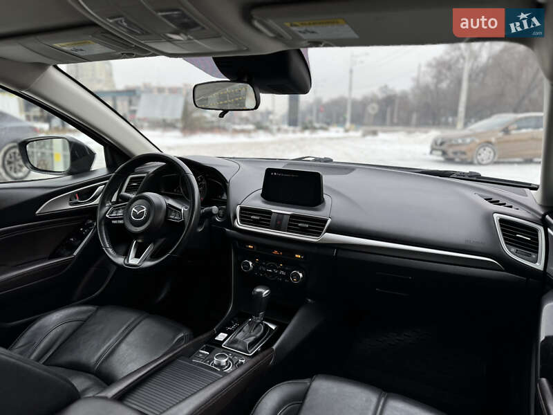Седан Mazda 3 2018 в Днепре