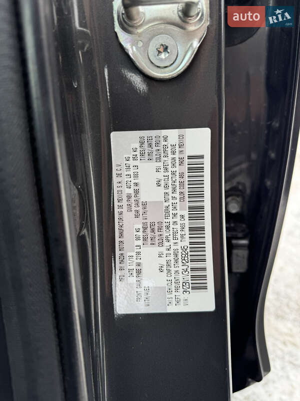 Седан Mazda 3 2018 в Днепре