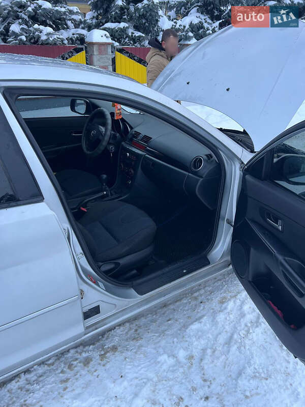 Седан Mazda 3 2004 в Дубно