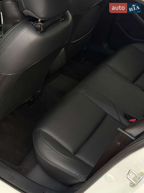 Седан Mazda 3 2019 в Николаеве