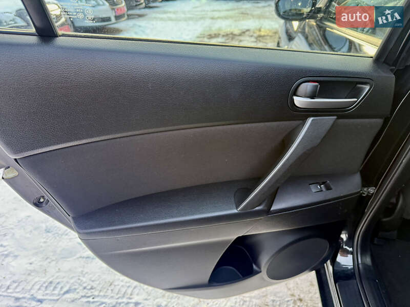 Хэтчбек Mazda 3 2010 в Ровно