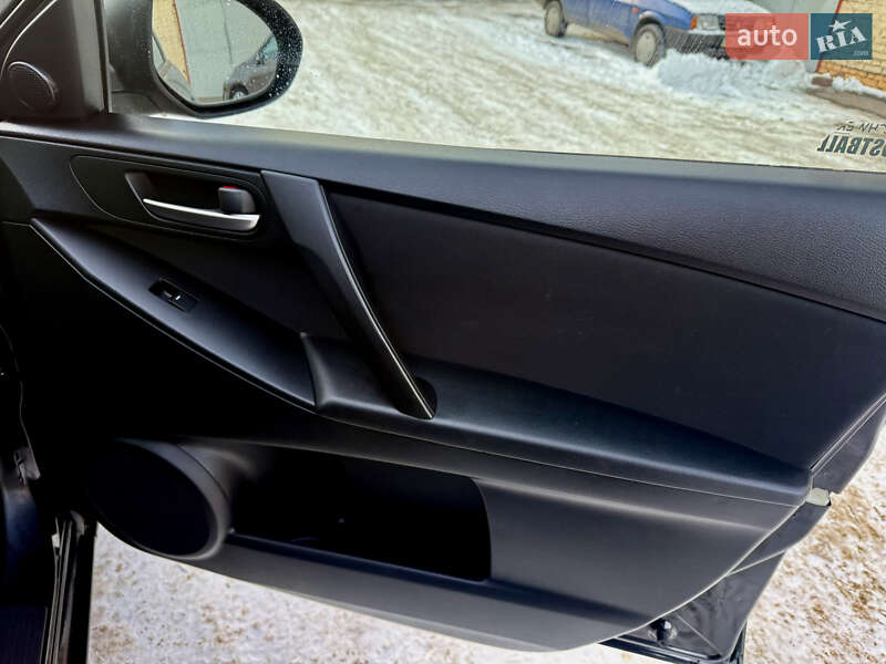 Хэтчбек Mazda 3 2010 в Ровно