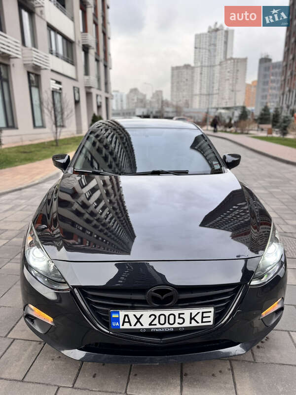 Хэтчбек Mazda 3 2015 в Черновцах