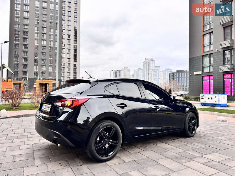 Хэтчбек Mazda 3 2015 в Черновцах