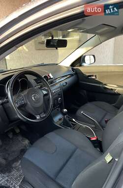 Хэтчбек Mazda 3 2004 в Новоселках