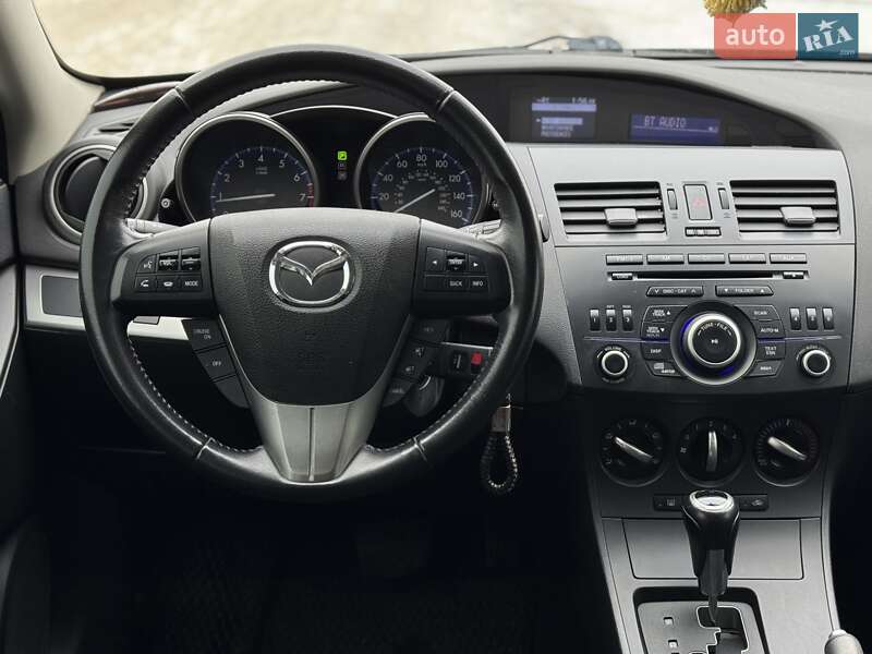 Седан Mazda 3 2012 в Дніпрі