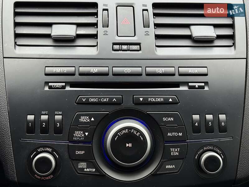 Седан Mazda 3 2012 в Дніпрі