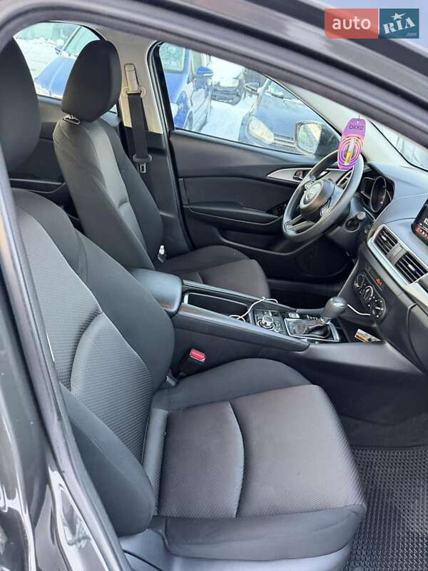 Седан Mazda 3 2018 в Ивано-Франковске
