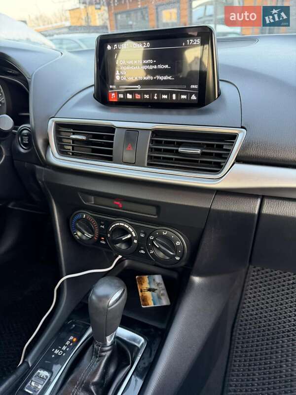 Седан Mazda 3 2018 в Ивано-Франковске