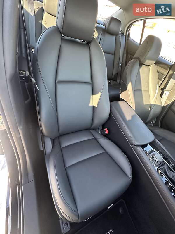 Седан Mazda 3 2023 в Вишневом