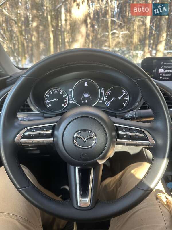 Седан Mazda 3 2023 в Вишневом