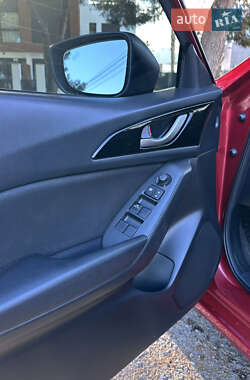 Седан Mazda 3 2015 в Ивано-Франковске