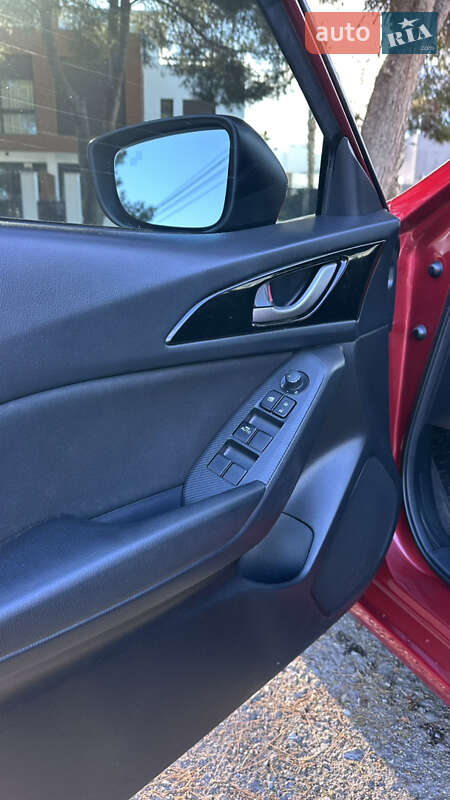 Седан Mazda 3 2015 в Ивано-Франковске