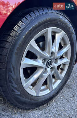 Седан Mazda 3 2015 в Ивано-Франковске