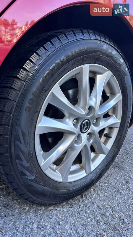 Седан Mazda 3 2015 в Ивано-Франковске