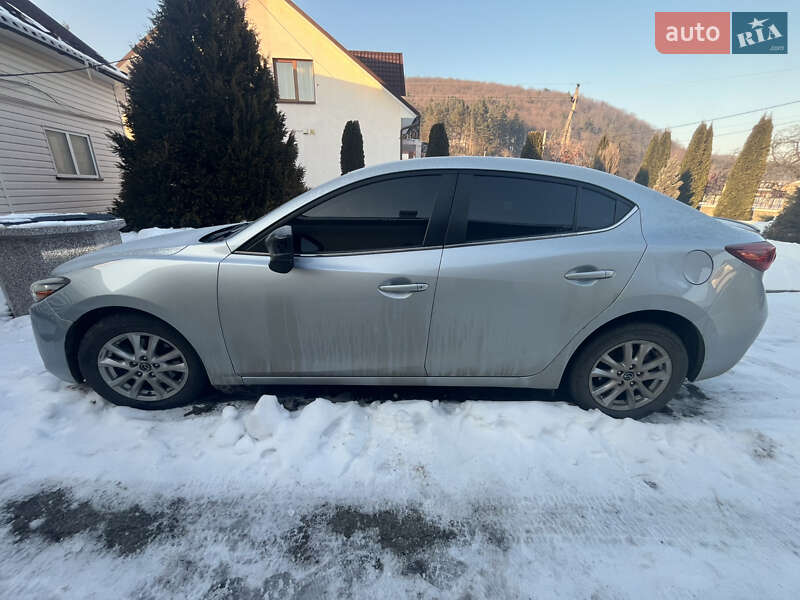 Седан Mazda 3 2017 в Коломые