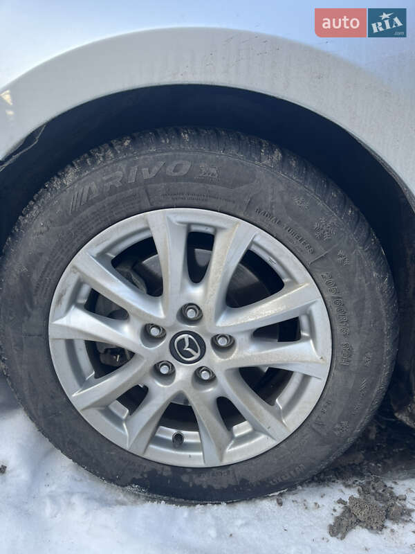Седан Mazda 3 2017 в Коломые