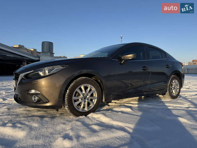 Седан Mazda 3 2016 в Киеве