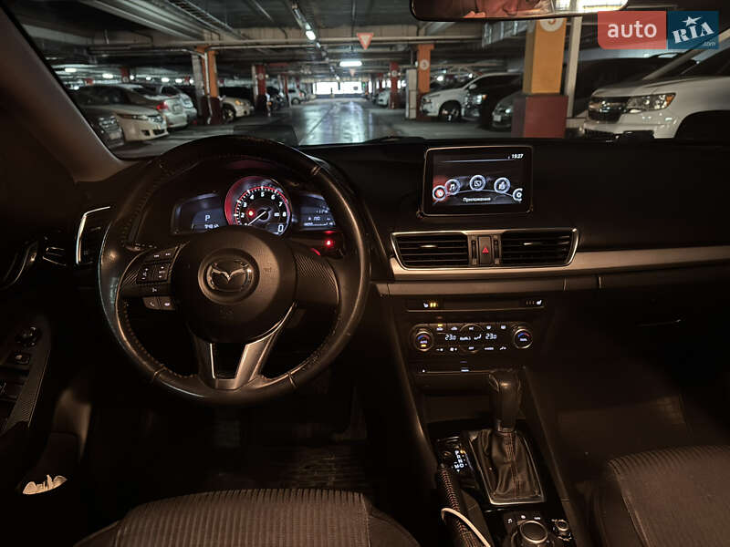 Седан Mazda 3 2016 в Киеве