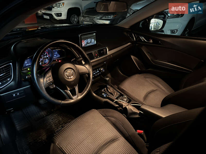 Седан Mazda 3 2016 в Киеве