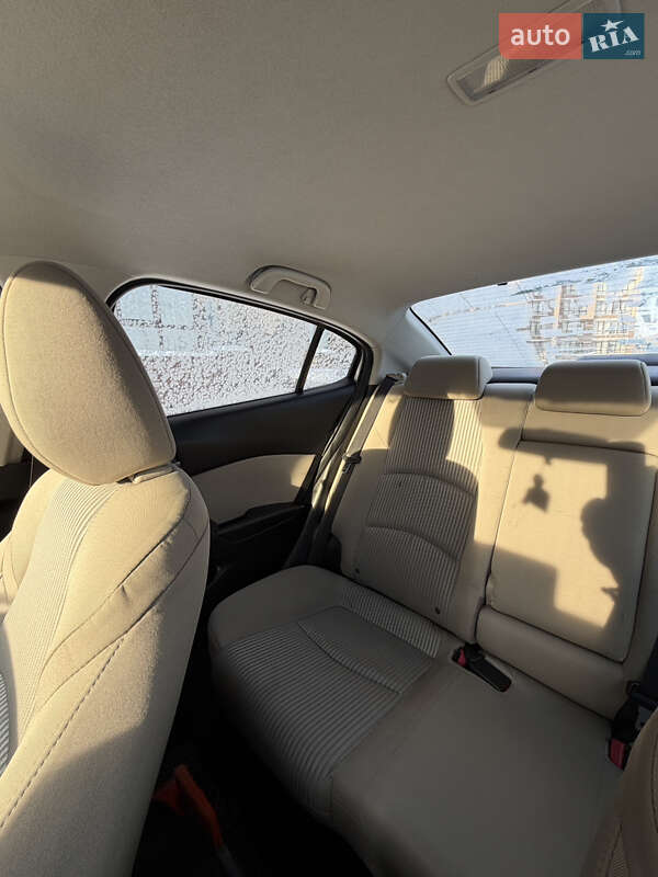 Седан Mazda 3 2015 в Чернигове