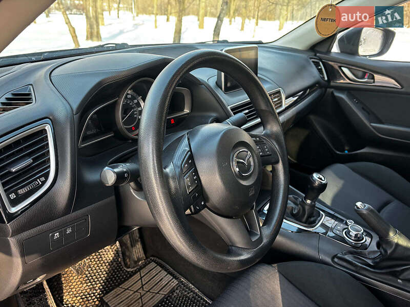 Седан Mazda 3 2016 в Запоріжжі