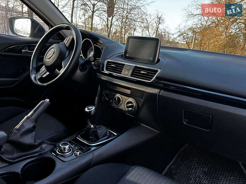 Седан Mazda 3 2016 в Запоріжжі