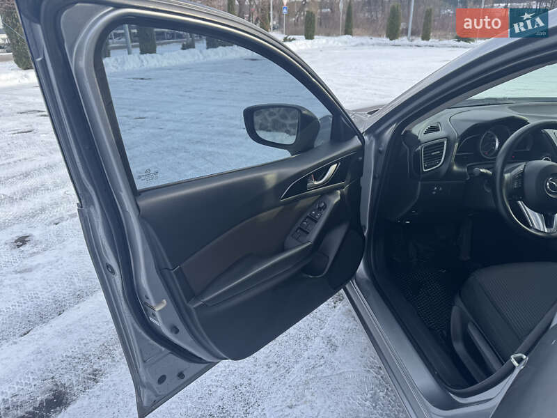 Седан Mazda 3 2016 в Києві