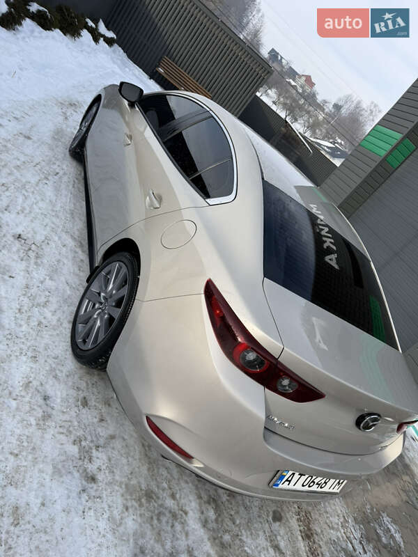 Седан Mazda 3 2024 в Коломые