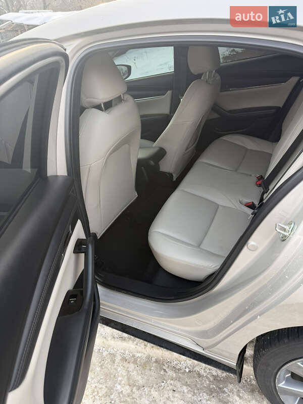 Седан Mazda 3 2024 в Коломые