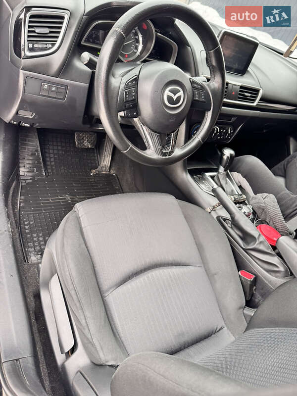 Хетчбек Mazda 3 2015 в Чернівцях