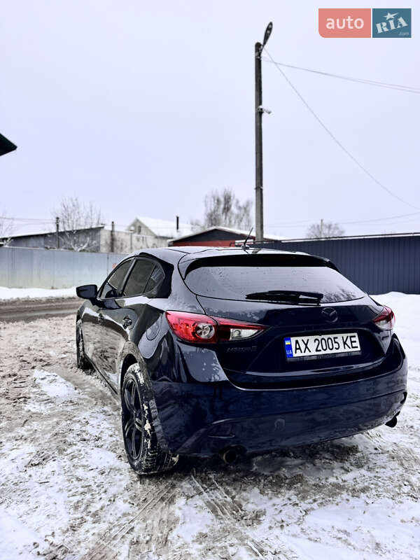 Хетчбек Mazda 3 2015 в Чернівцях