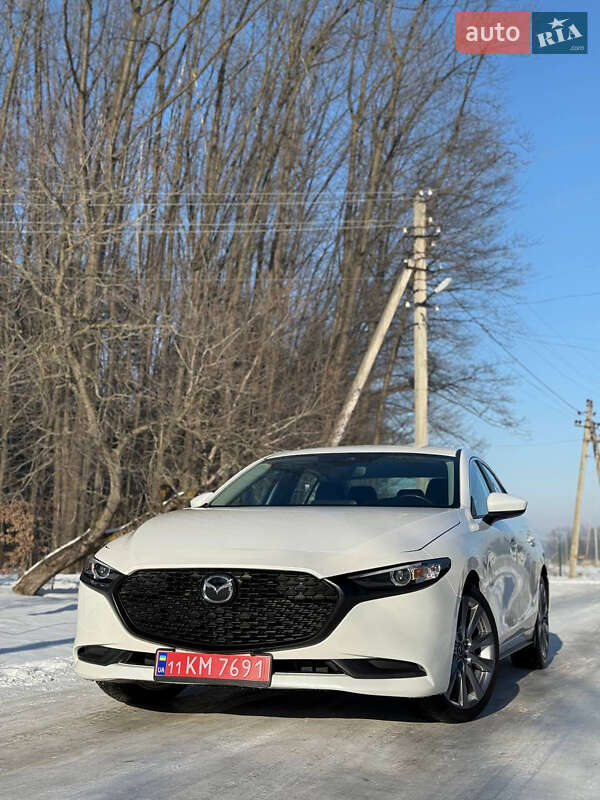 Седан Mazda 3 2023 в Косове