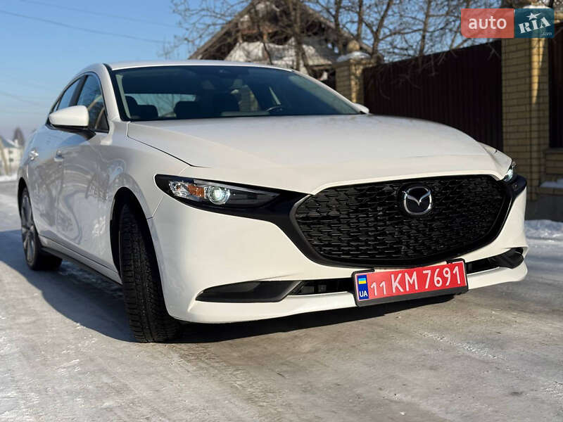 Седан Mazda 3 2023 в Косове