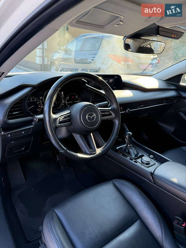 Седан Mazda 3 2023 в Косове